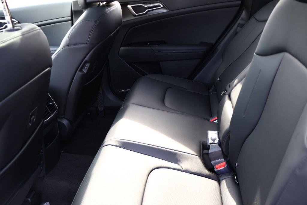 new 2025 Kia Sportage Hybrid car, priced at $33,300