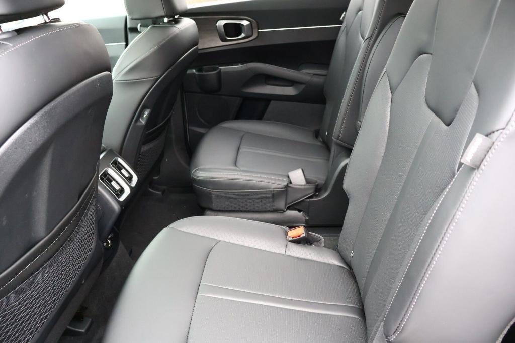 new 2025 Kia Sorento car, priced at $39,076