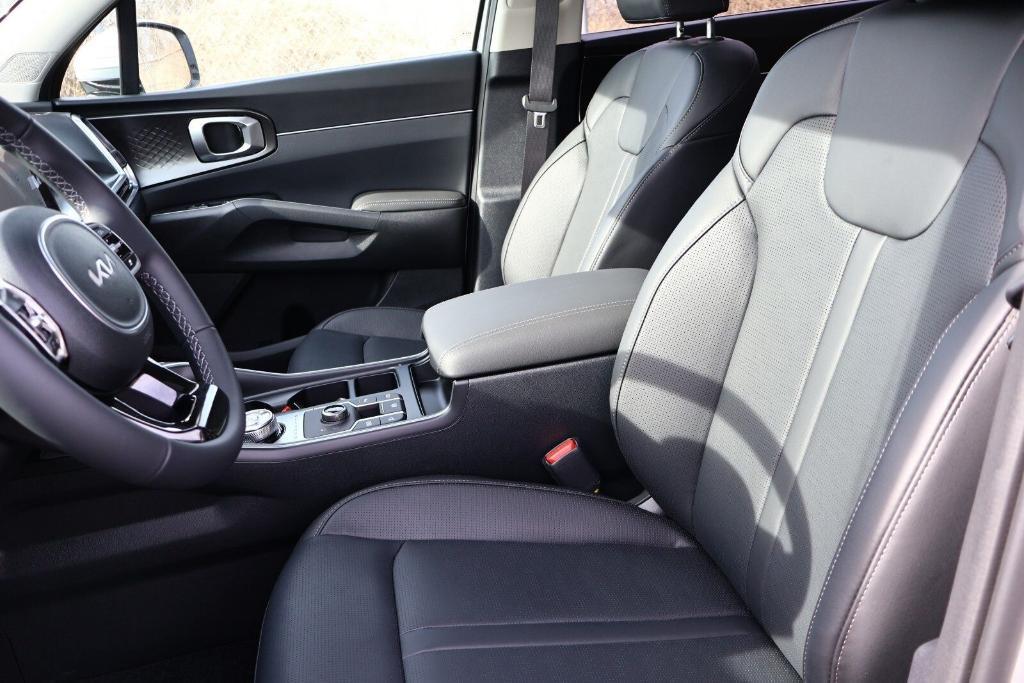new 2025 Kia Sorento Hybrid car, priced at $39,192