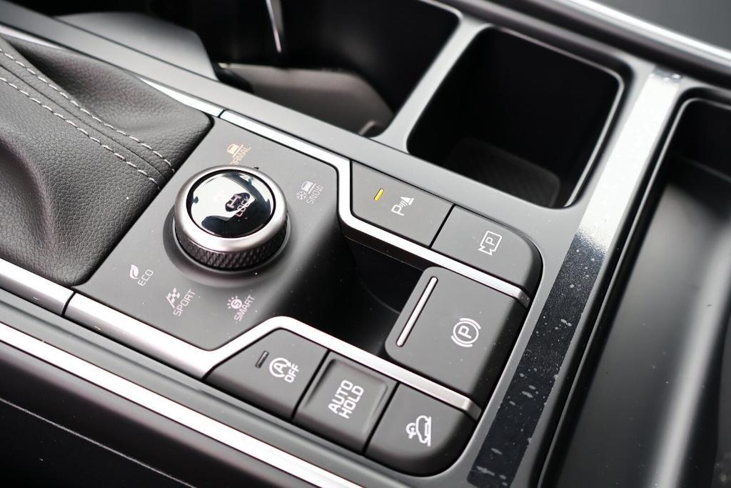 new 2025 Kia Sorento car, priced at $38,418