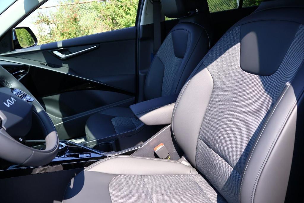 new 2025 Kia Niro EV car, priced at $33,593
