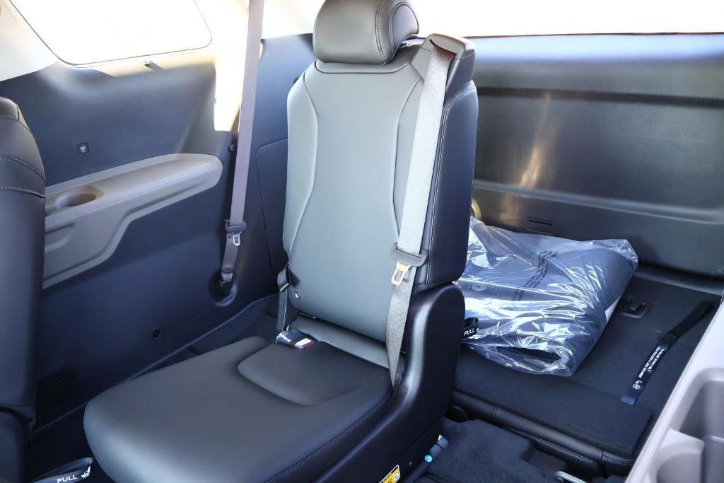 new 2025 Kia Carnival Hybrid car, priced at $42,535
