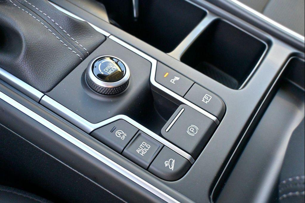 new 2025 Kia Sorento car, priced at $31,598