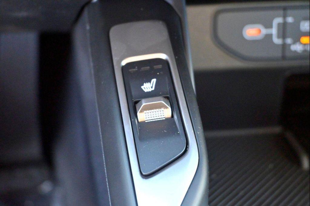 new 2025 Kia Sorento car, priced at $31,598