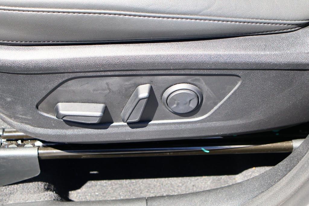 used 2025 Kia Sorento car, priced at $34,777
