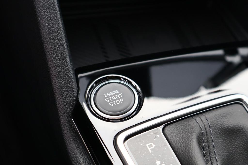 new 2025 Kia Sportage car, priced at $30,332