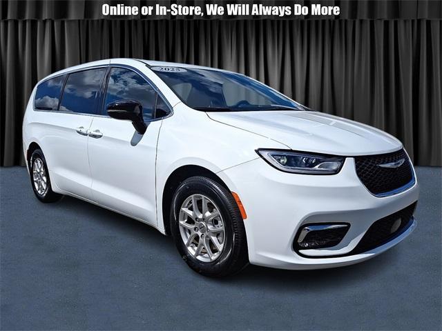 used 2025 Chrysler Pacifica car, priced at $40,943