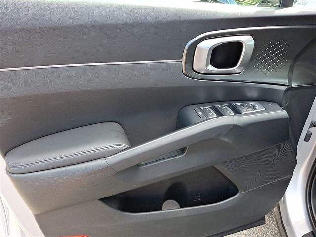 used 2023 Kia Sorento Hybrid car, priced at $31,002