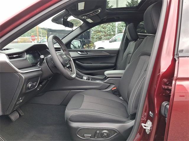 used 2025 Jeep Grand Cherokee car, priced at $33,908