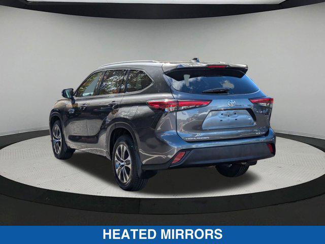 used 2022 Toyota Highlander car, priced at $38,900