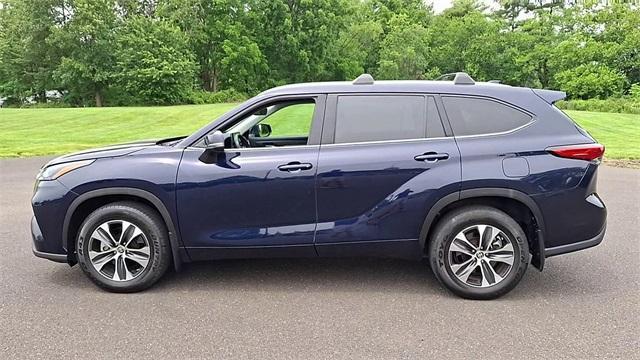 used 2022 Toyota Highlander car, priced at $38,312