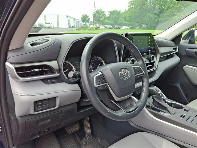 used 2022 Toyota Highlander car, priced at $38,312