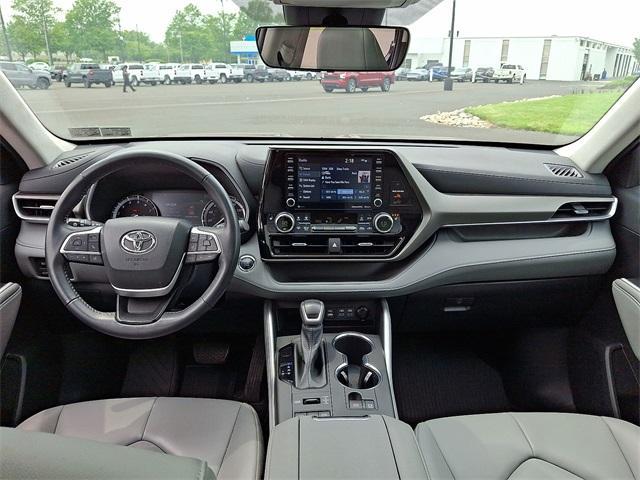 used 2022 Toyota Highlander car, priced at $38,312