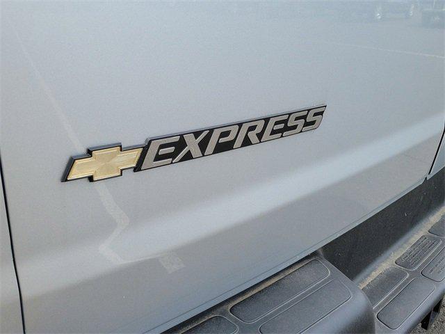 new 2023 Chevrolet Express 3500 car