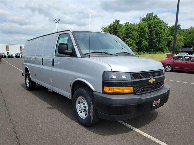 new 2023 Chevrolet Express 3500 car