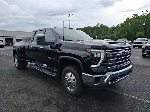 new 2025 Chevrolet Silverado 3500 car, priced at $82,637