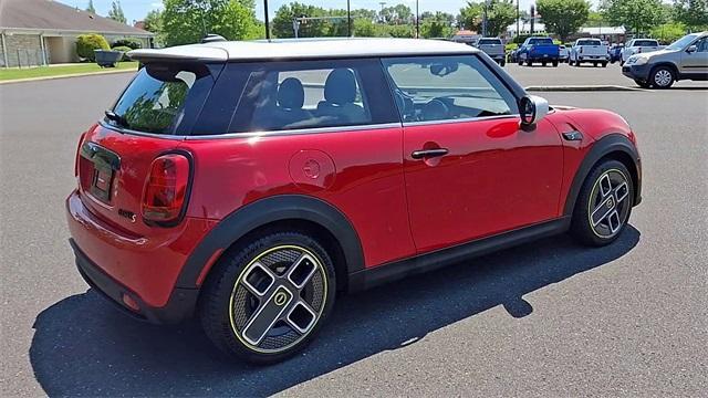 used 2023 MINI SE Hardtop car, priced at $21,980