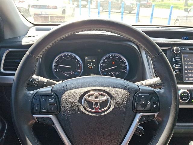 used 2019 Toyota Highlander car, priced at $25,533