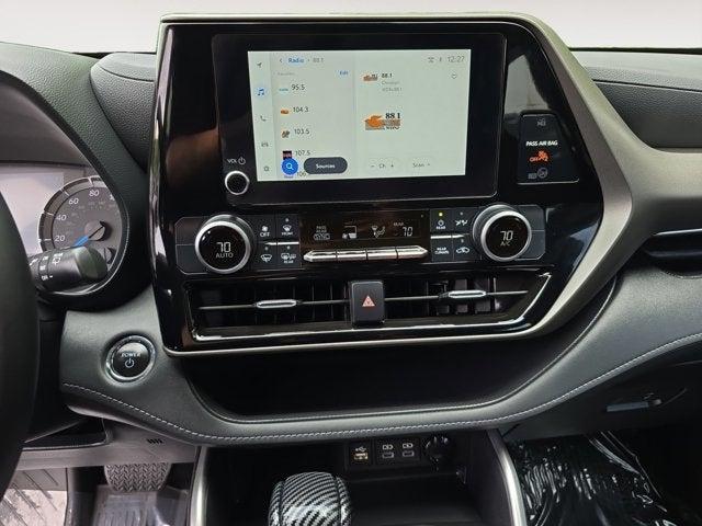 used 2023 Toyota Highlander Hybrid car, priced at $37,997