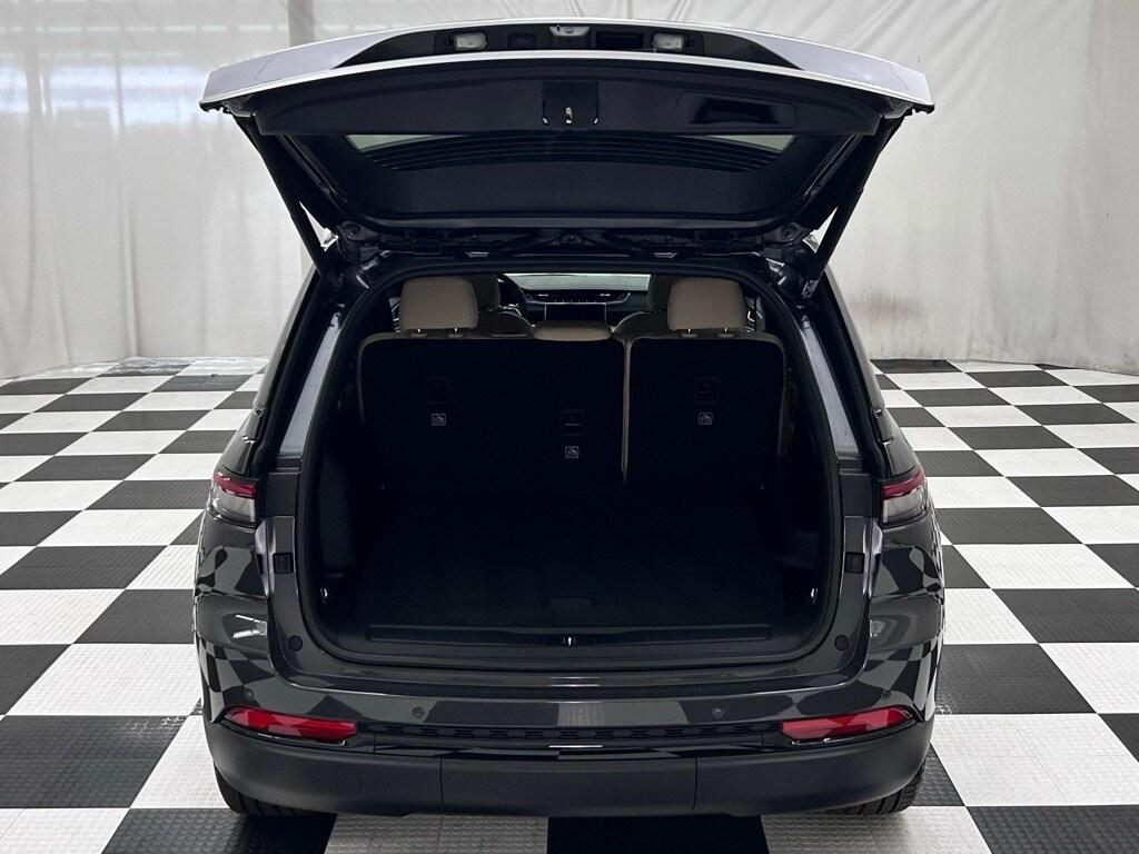 new 2025 Jeep Grand Cherokee car, priced at $48,157