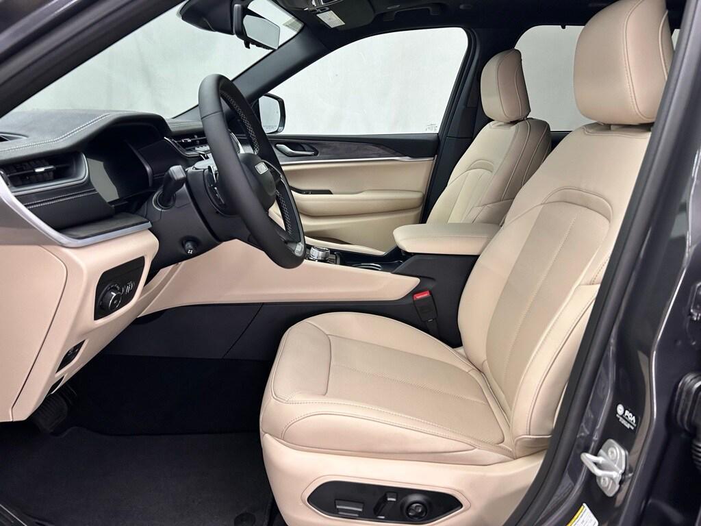 new 2025 Jeep Grand Cherokee car, priced at $48,157