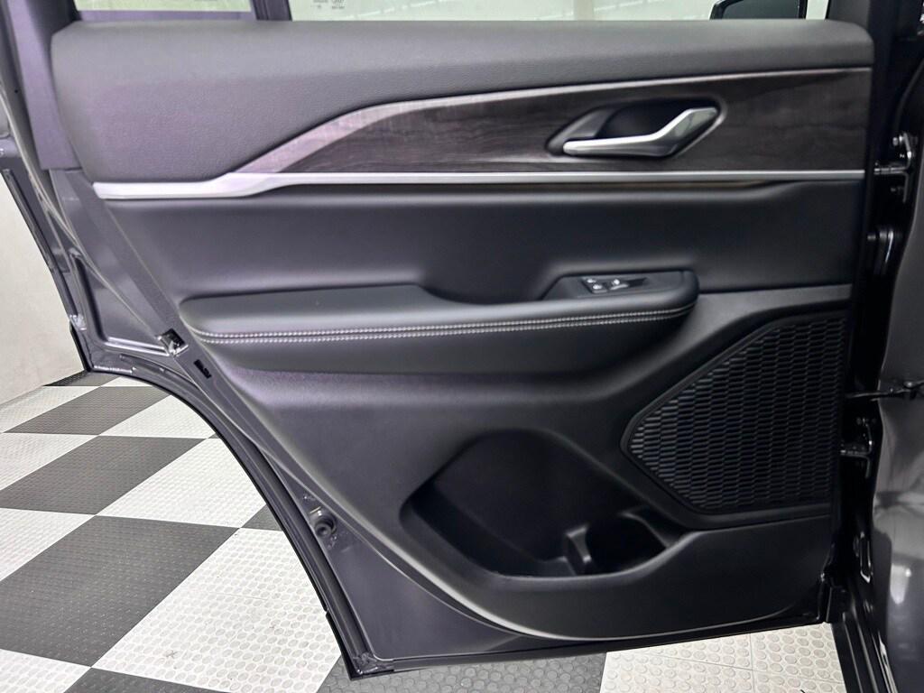 new 2025 Jeep Grand Cherokee car, priced at $46,730