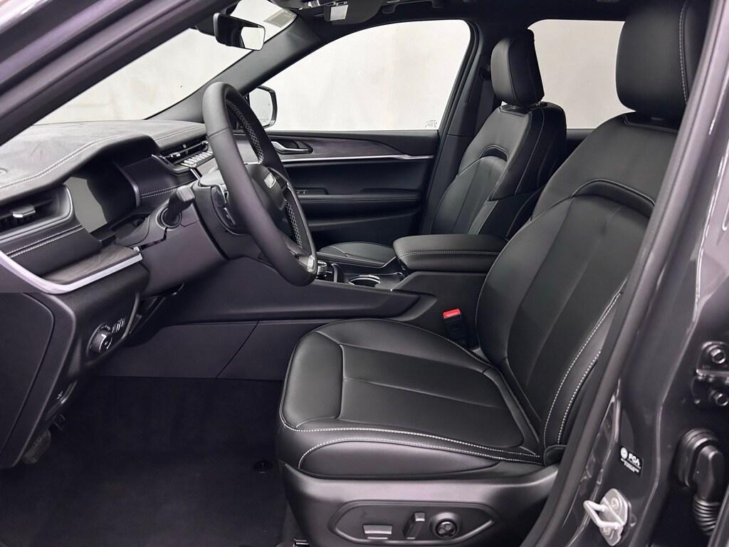 new 2025 Jeep Grand Cherokee car, priced at $46,730