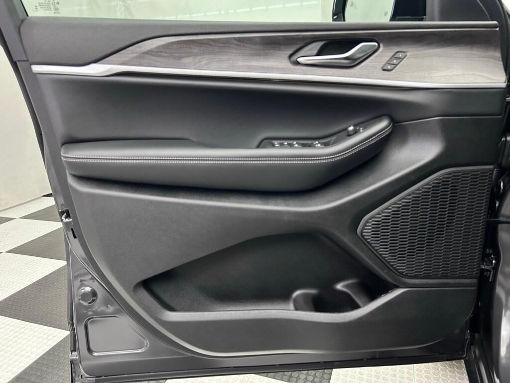new 2025 Jeep Grand Cherokee car, priced at $46,730