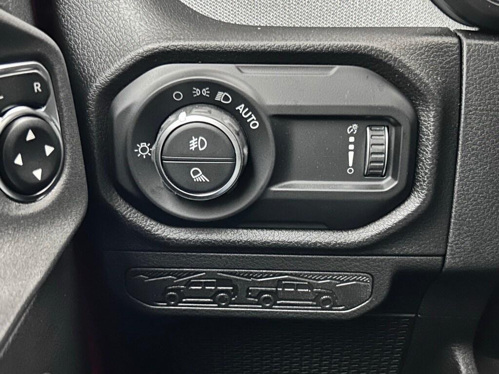 new 2025 Jeep Gladiator car, priced at $46,050