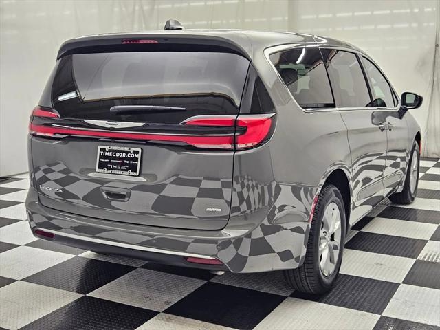 new 2025 Chrysler Pacifica car, priced at $46,509