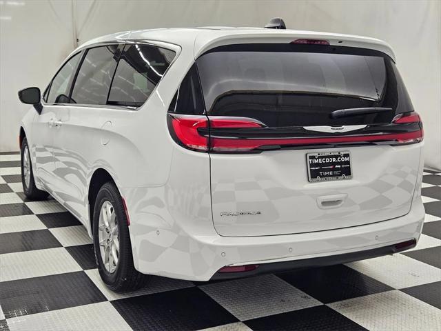 new 2025 Chrysler Pacifica car, priced at $47,320