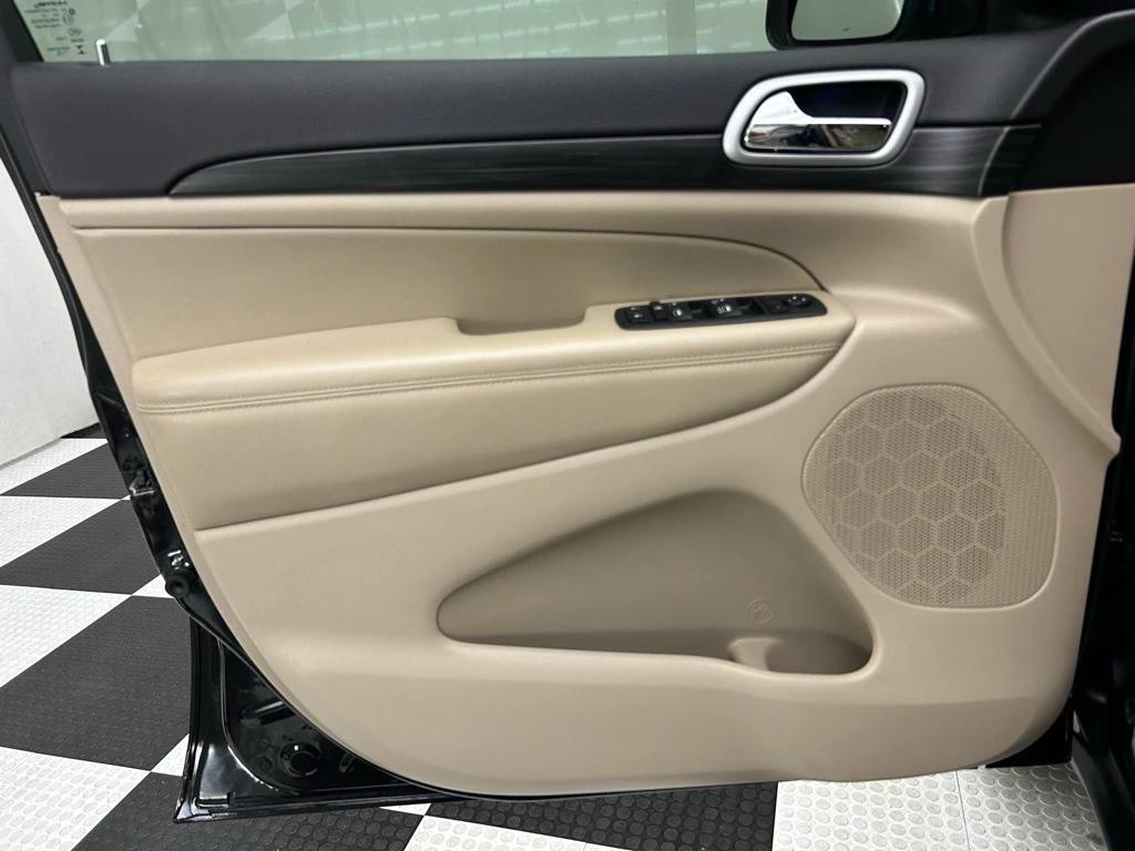 used 2022 Jeep Grand Cherokee car, priced at $23,989