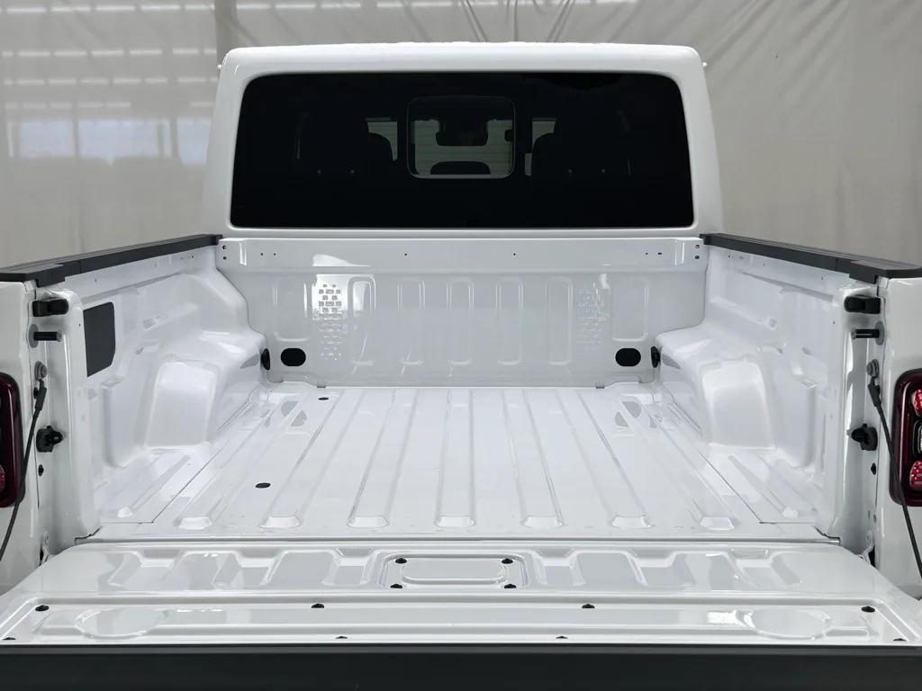 new 2025 Jeep Gladiator car, priced at $49,797