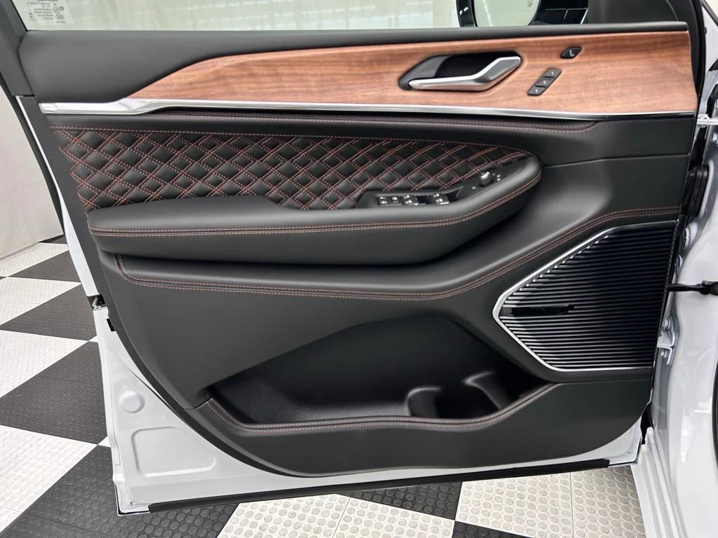 new 2025 Jeep Grand Cherokee car, priced at $63,735