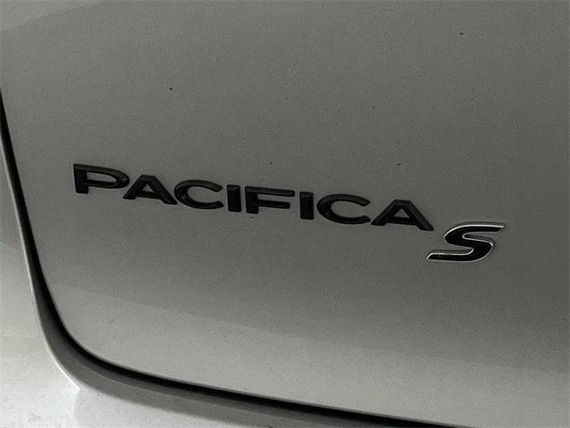 new 2023 Chrysler Pacifica Hybrid car, priced at $53,808