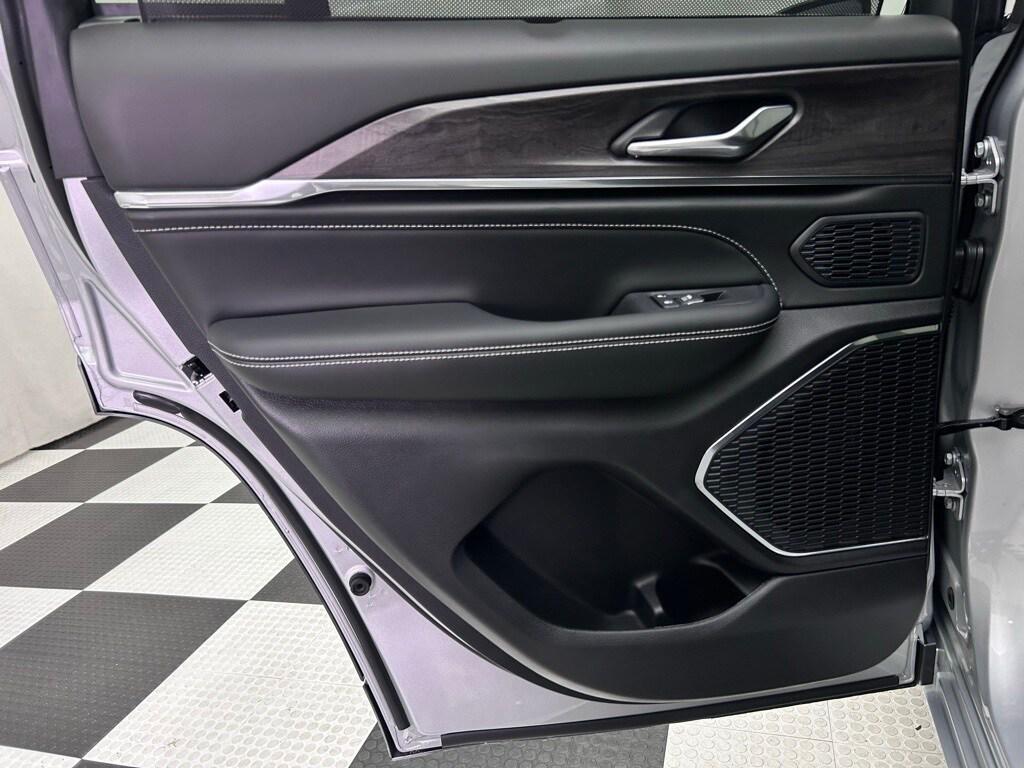 new 2025 Jeep Grand Cherokee car, priced at $59,230