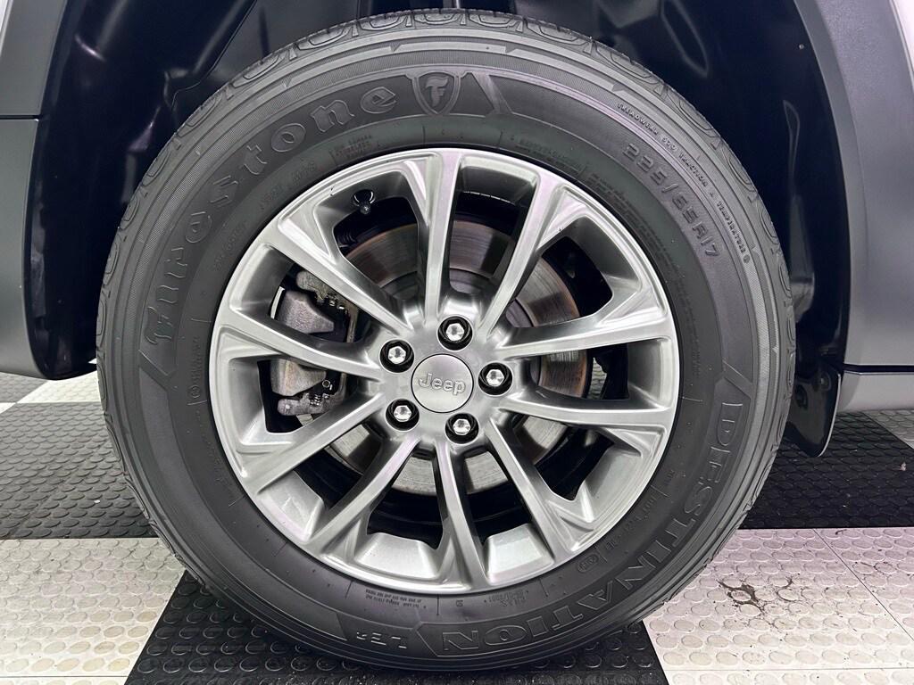 used 2020 Jeep Cherokee car, priced at $18,290