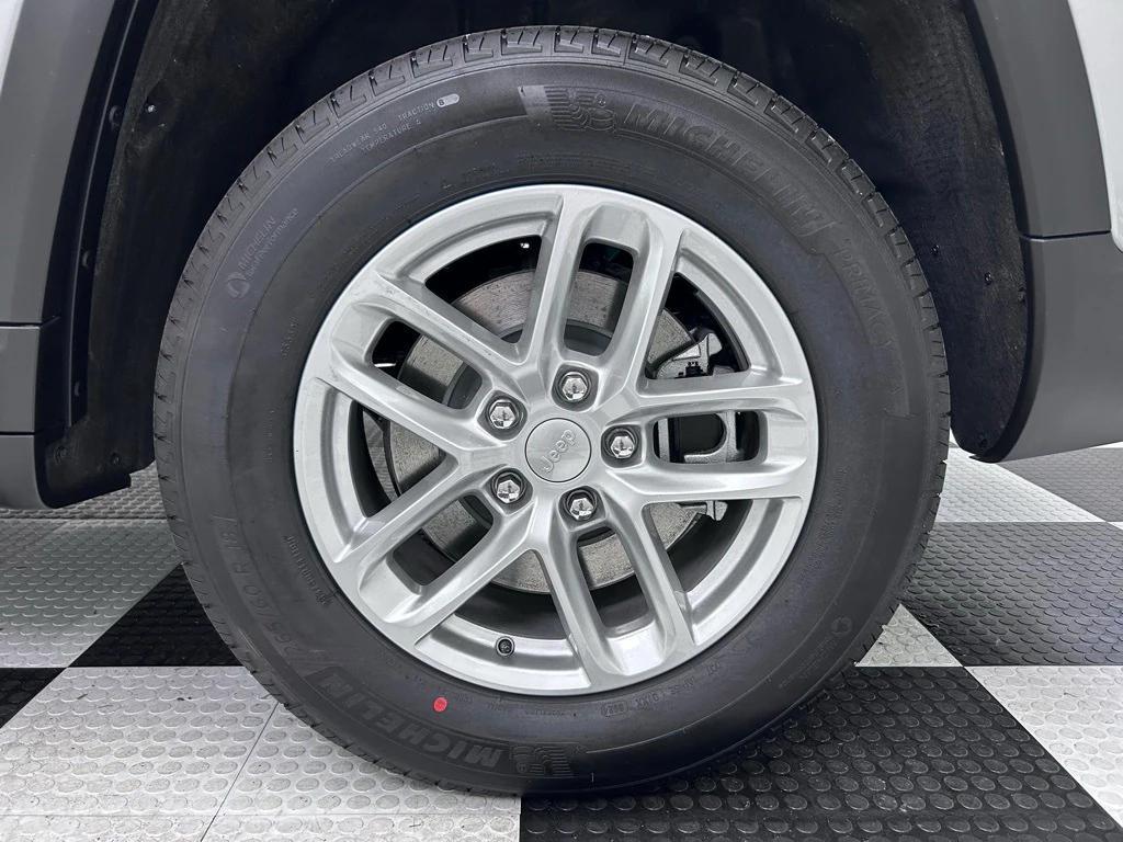 new 2025 Jeep Grand Cherokee L car, priced at $37,497
