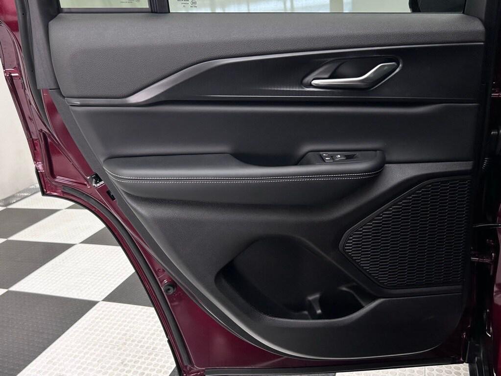 new 2025 Jeep Grand Cherokee car, priced at $40,995