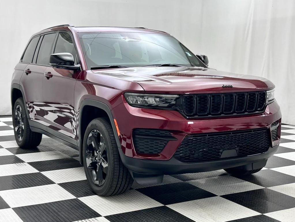new 2025 Jeep Grand Cherokee car, priced at $40,995