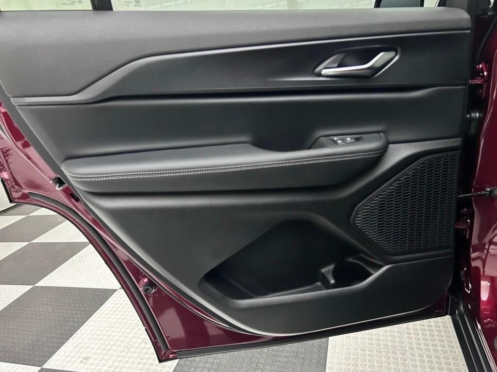 new 2025 Jeep Grand Cherokee L car, priced at $40,824