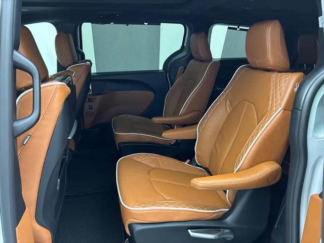 new 2025 Chrysler Pacifica car, priced at $49,995