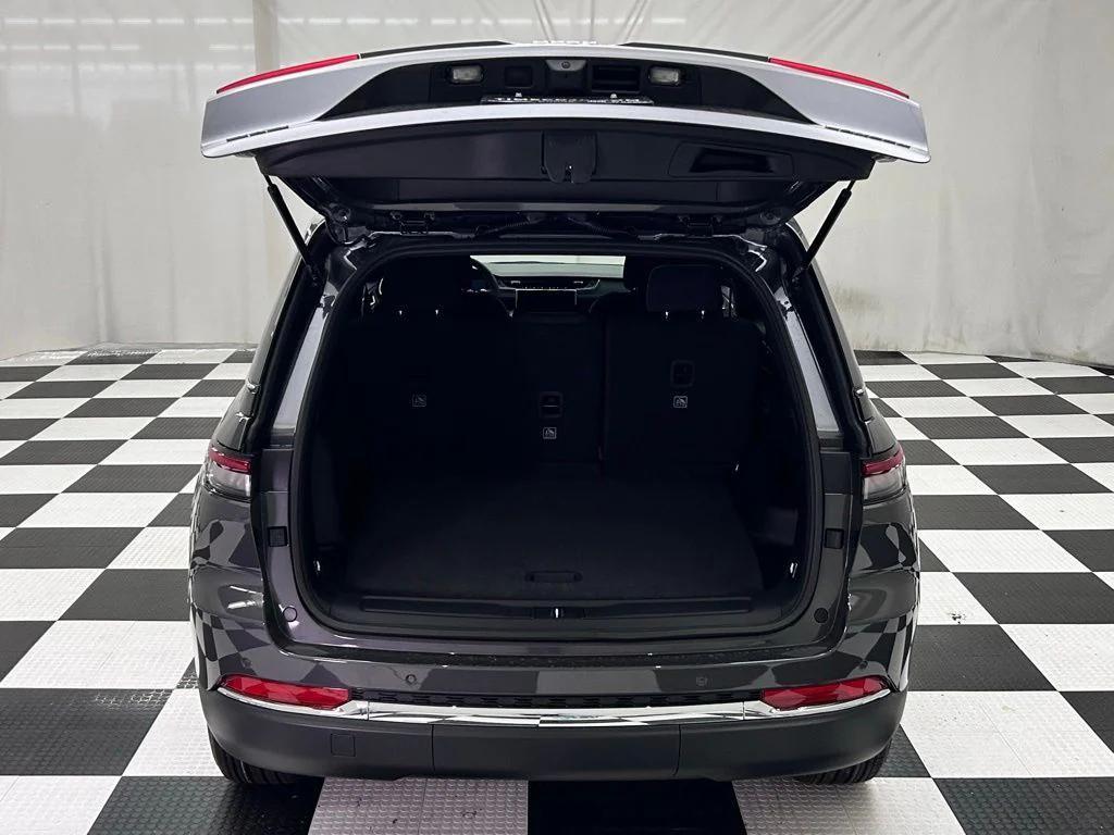 new 2025 Jeep Grand Cherokee car, priced at $31,448