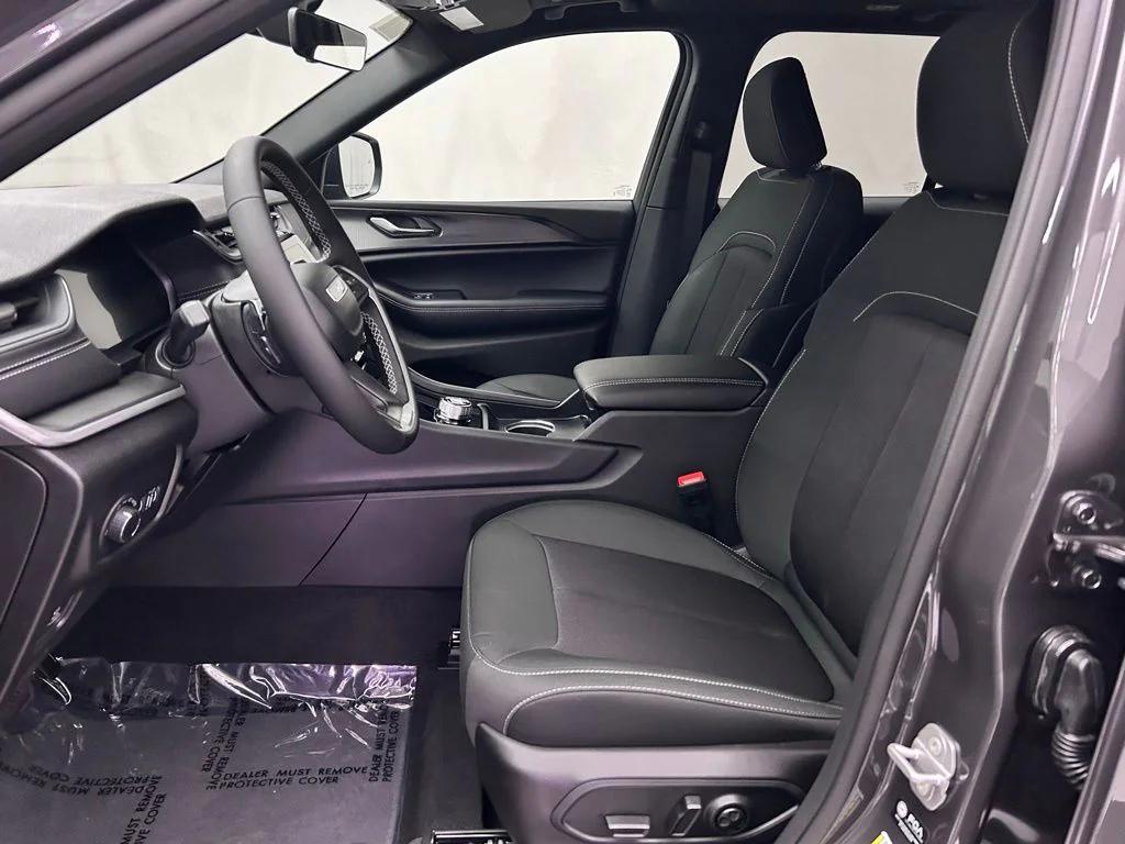 new 2025 Jeep Grand Cherokee car, priced at $31,448