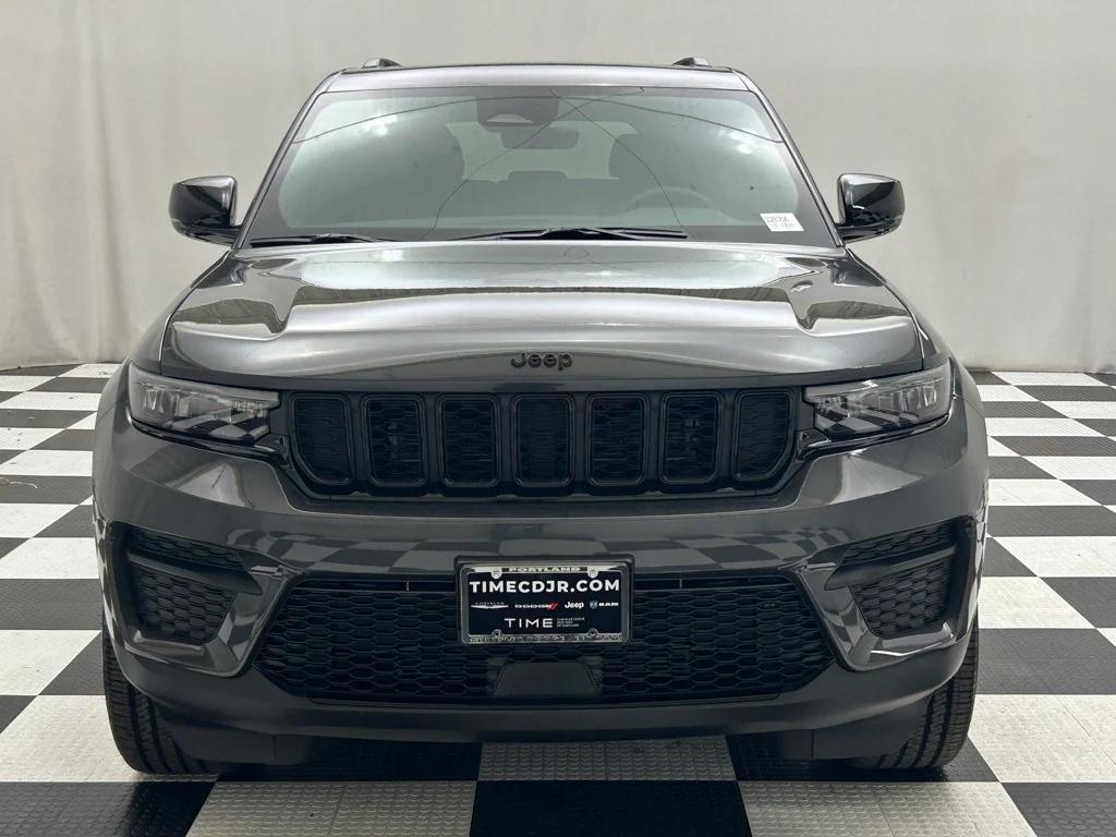 new 2025 Jeep Grand Cherokee car, priced at $44,675