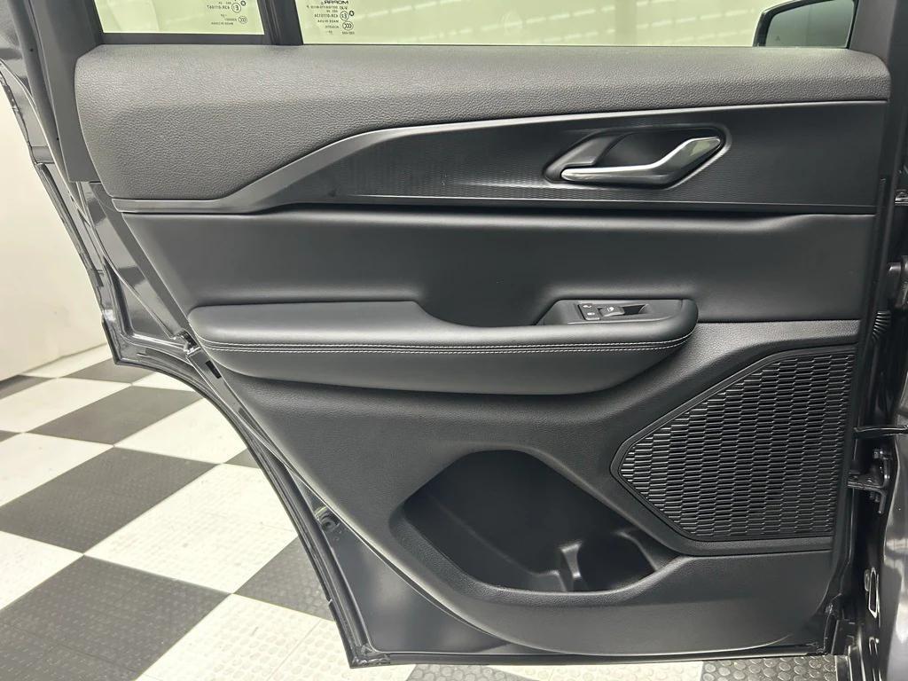 new 2025 Jeep Grand Cherokee car, priced at $44,675
