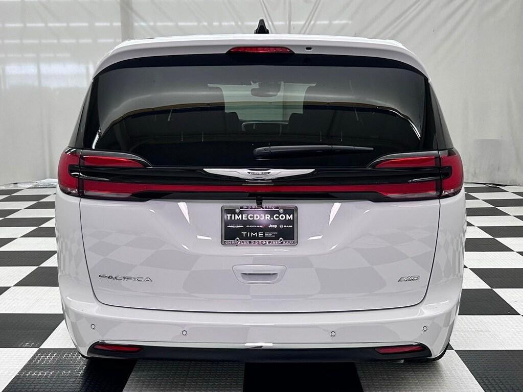new 2026 Chrysler Pacifica car, priced at $44,764