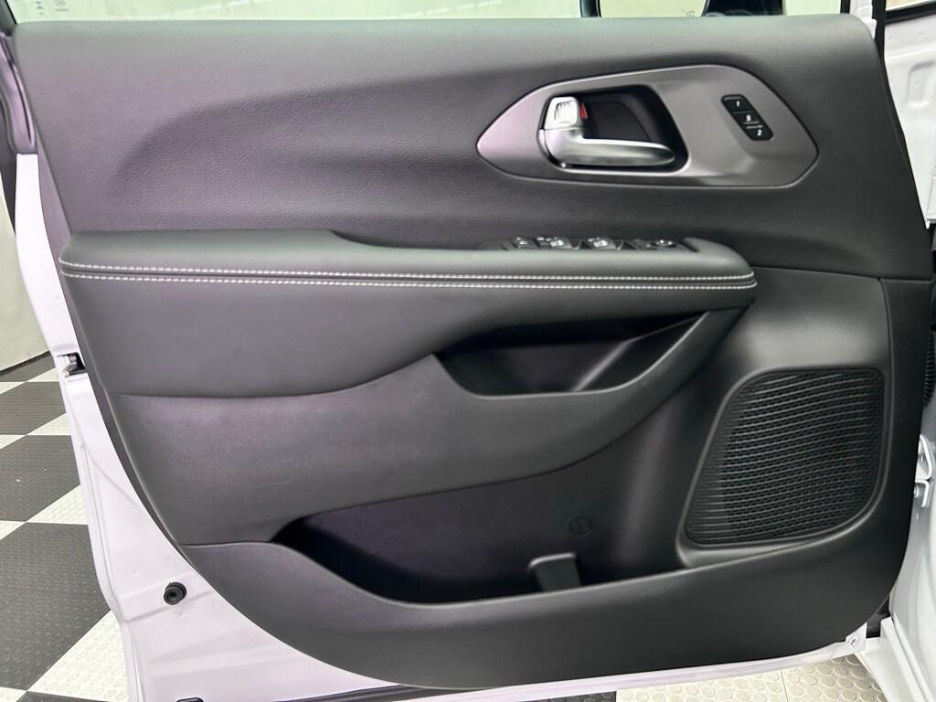 new 2026 Chrysler Pacifica car, priced at $44,764