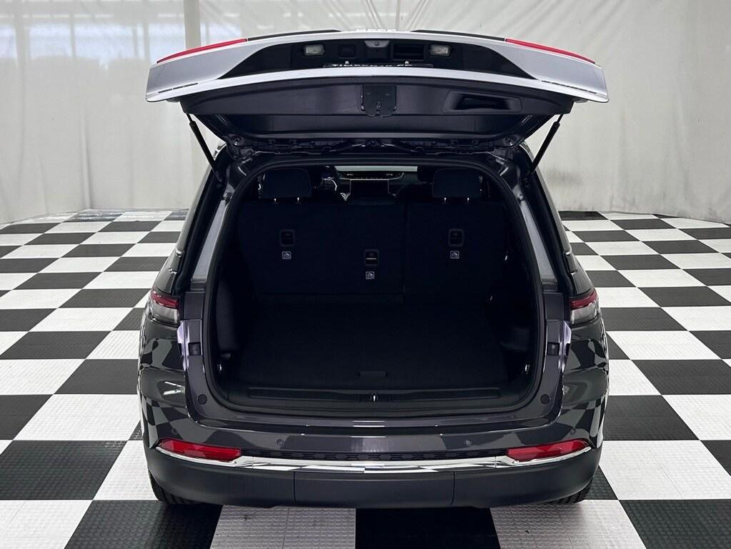 new 2025 Jeep Grand Cherokee car, priced at $36,870