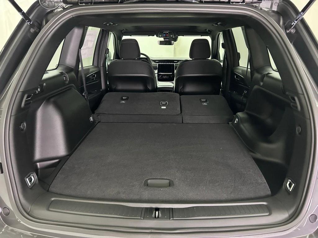 new 2025 Jeep Grand Cherokee car, priced at $34,589